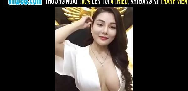  Em Gái Xinh Ngực Khủng Live Stream Lộ Cả Đầu Vú